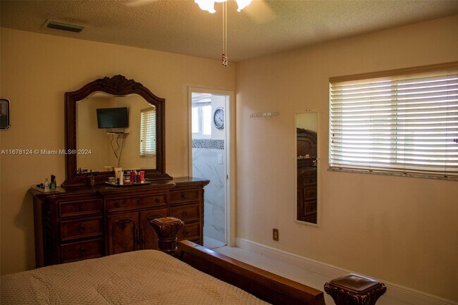 Foto del edificio - 6950 NW 11th St