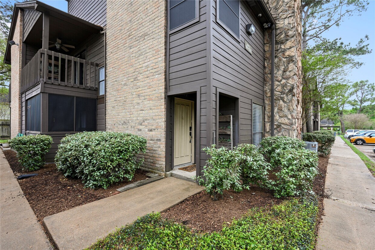 Foto principal - 12755 Mill Ridge Dr