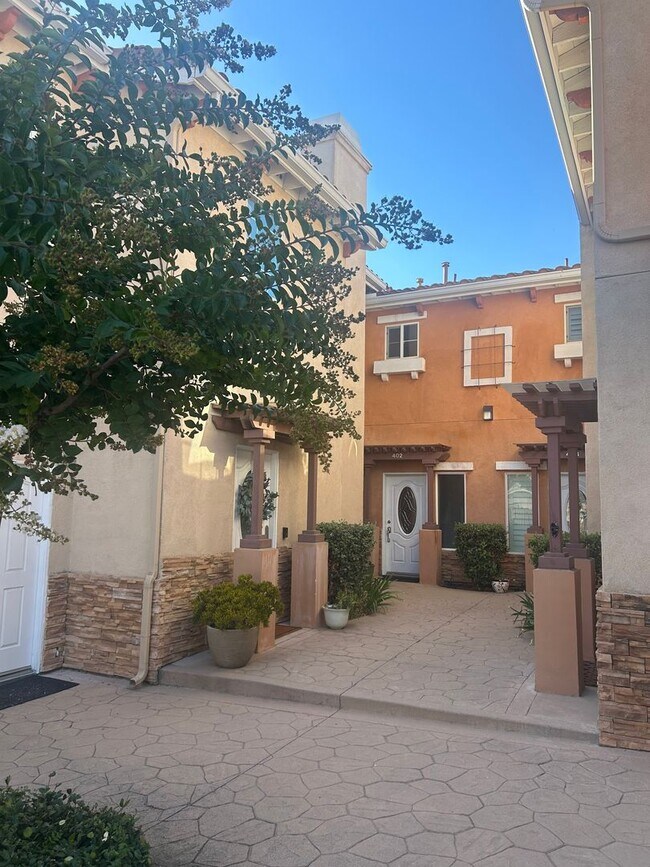 Foto del edificio - 1200 E Highland Ave