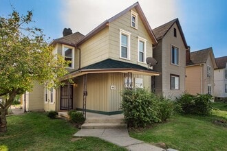 Building Photo - 842 St Clair Ave
