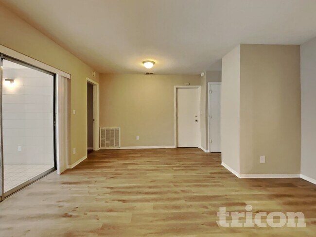 Foto del edificio - 2022 68th Ave S