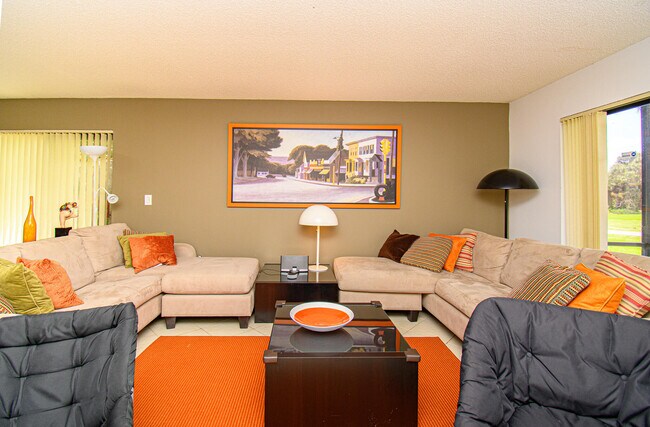 Foto del edificio - 8334 Cypress Ln