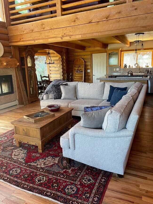 Photo - 180 Matterhorn Dr House