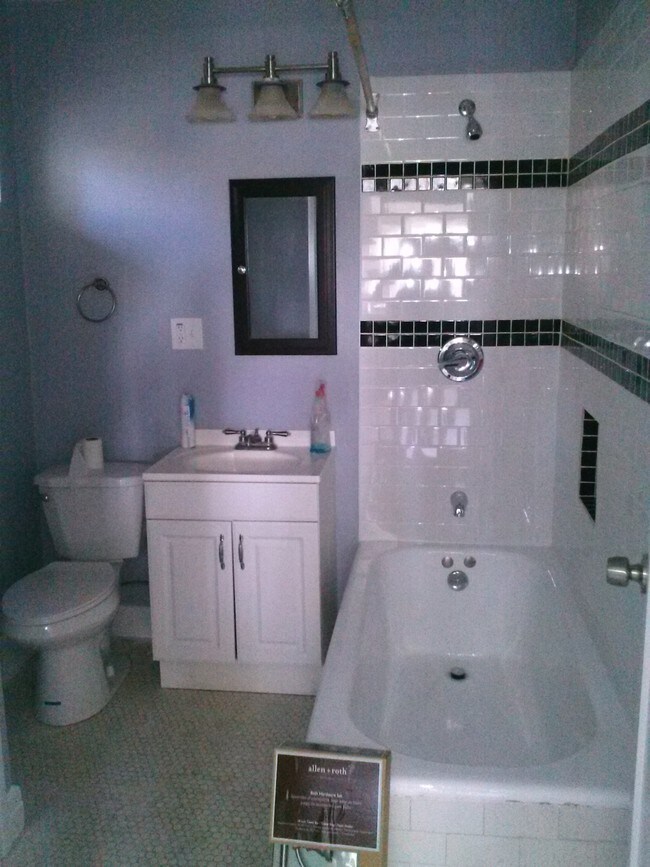 bathroom - 1651 West Blvd