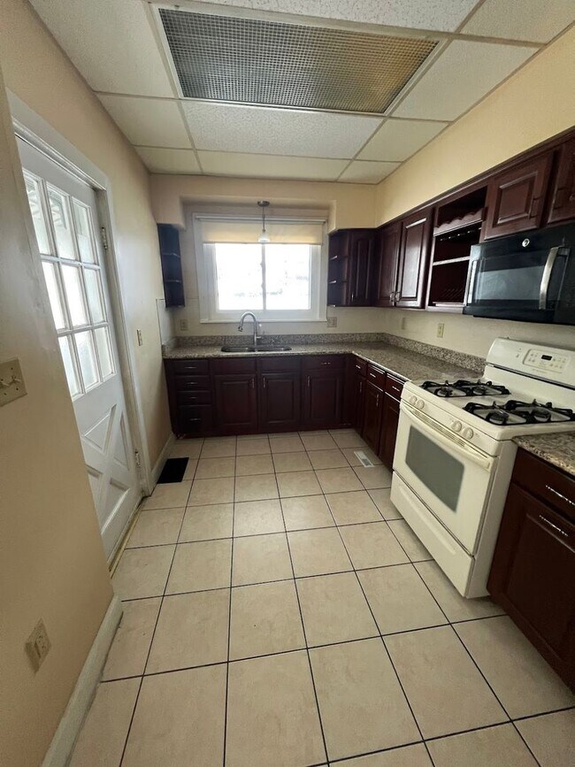 Foto del edificio - FOR RENT – West Reading