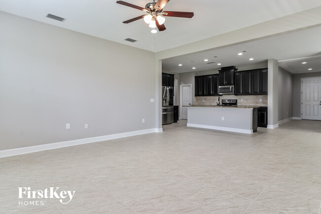 Building Photo - 31543 Fairhill Dr