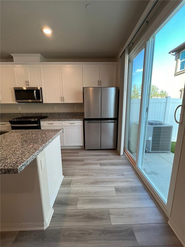Building Photo - 40212 Birchfield Dr