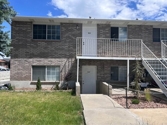 Building Photo - 835 E 500 N