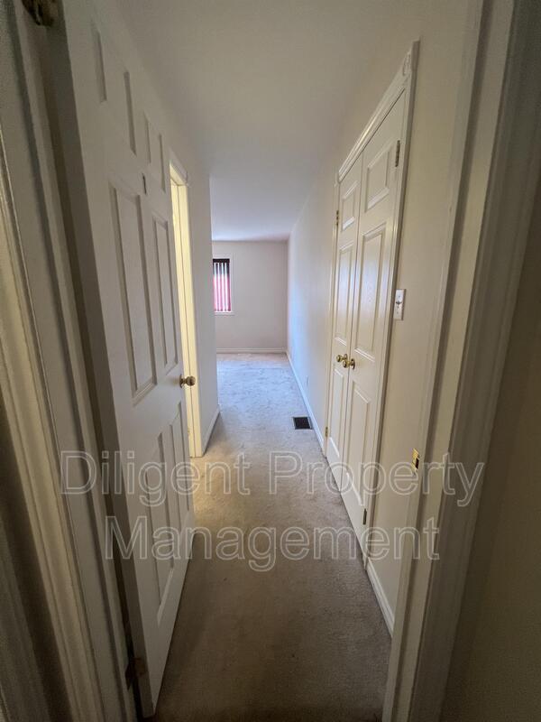 Building Photo - 157 Milroy Dr