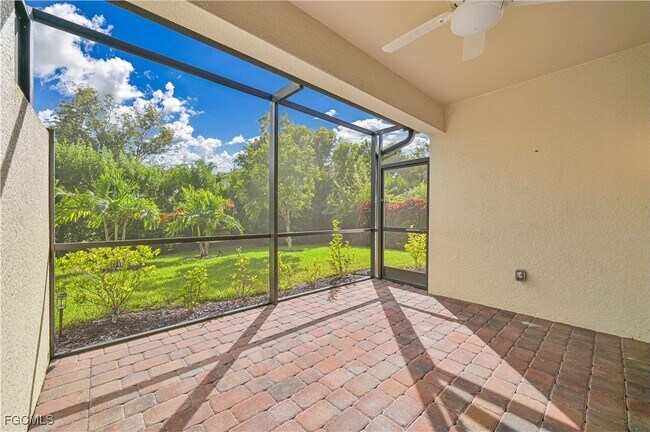 Foto del edificio - 4278 Dutchess Park Rd