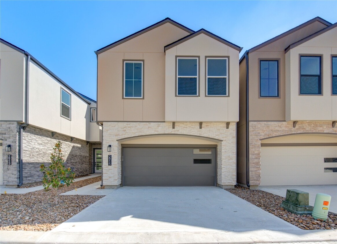 Primary Photo - 2917 El Fenice Ln