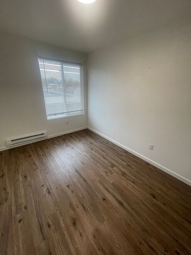 Foto del edificio - 2 Bedroom Town House!