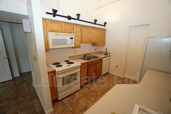 Foto del edificio - 5025 Lowell Blvd