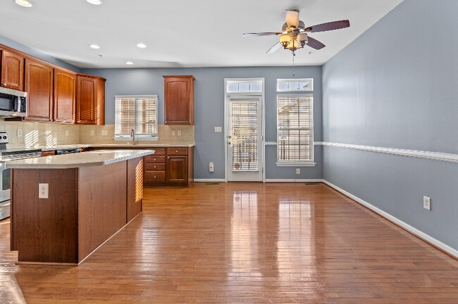 Building Photo - 5061 Cameo Terrace