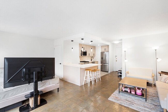 Building Photo - 201 Saint Pauls Ave