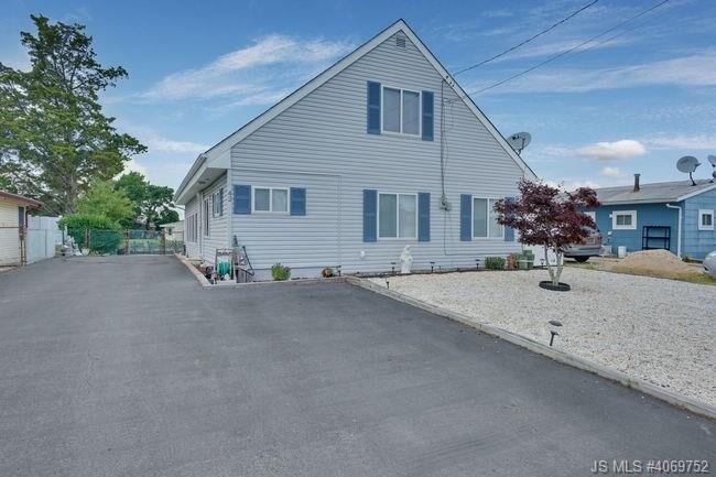 Building Photo - 42 Lake Huron Dr