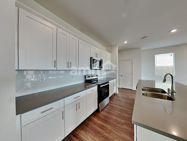 Foto del edificio - 9156 Liberty Cap Ct