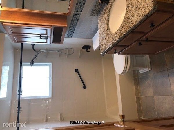 Foto del edificio - 2 br, 1 bath Apartment - 68 Coburn Ave