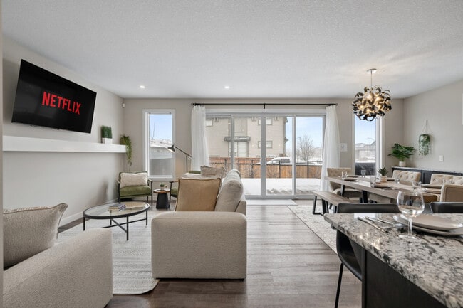 Building Photo - 144 Wolf Holw Cres S E