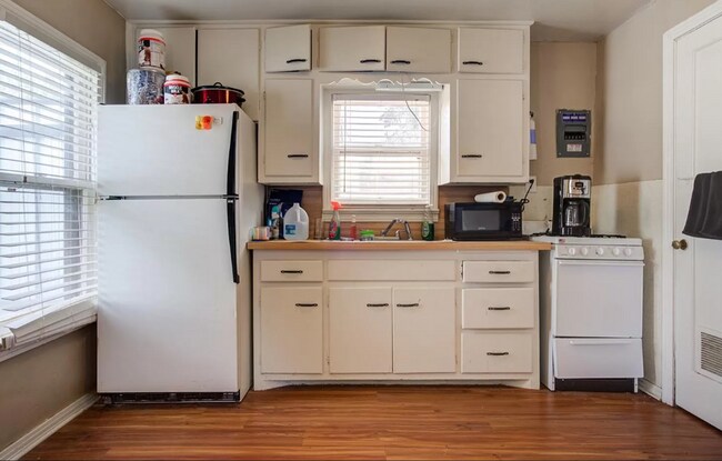 Building Photo - 4 bedroom 4 bathroom near Texas Tech