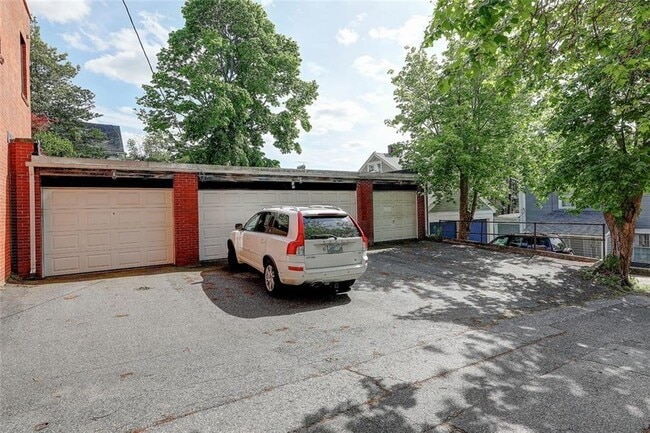 Building Photo - 85 Congdon St