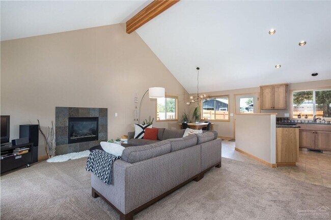 Foto del edificio - Single Level NE Bend Home