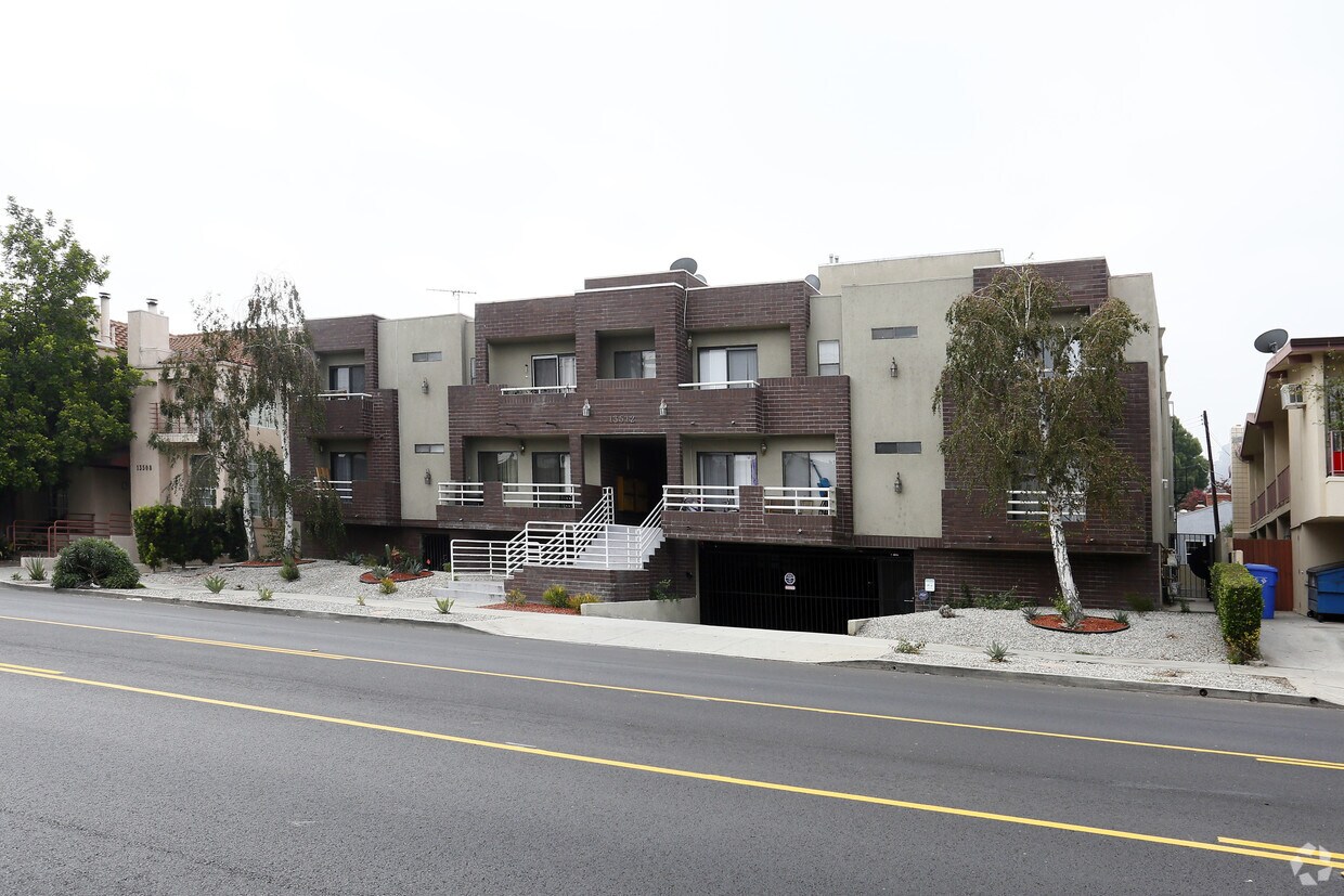 Foto del edificio - 13512 Moorpark St