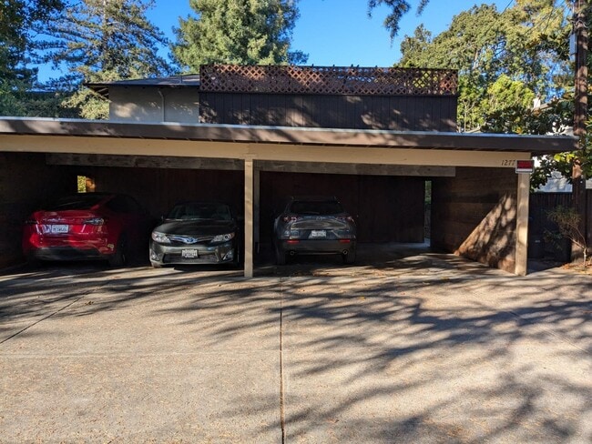 Building Photo - 1277 Hoover St