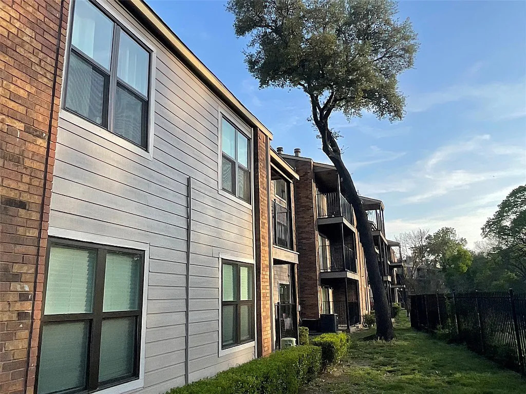 Foto principal - 8109 Skillman St