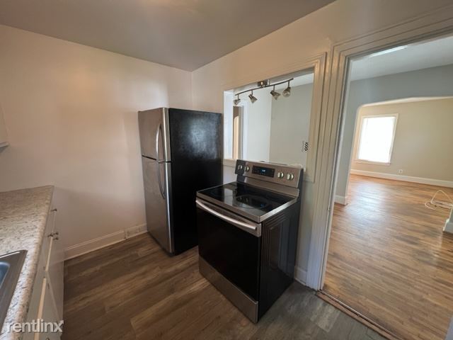 Building Photo - 3 br, 1 bath House - 2214 Walker Ave