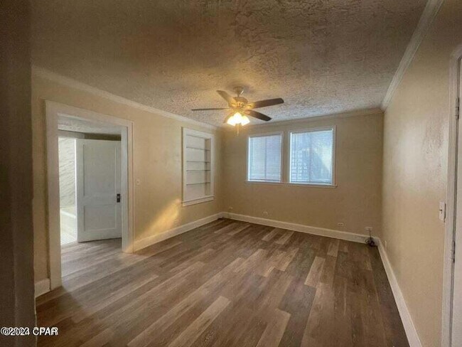 Foto del edificio - 422 Magnolia Ave