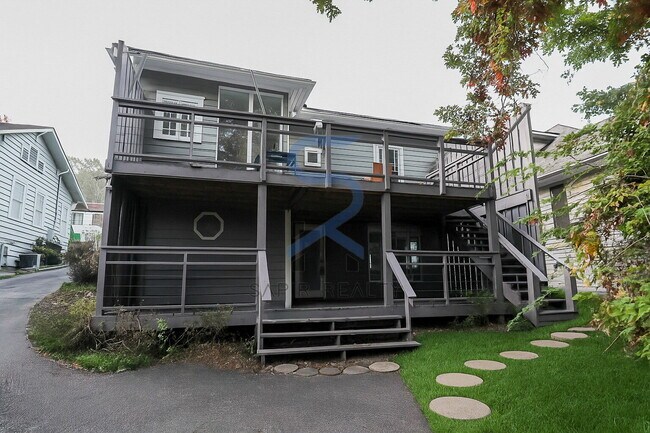 Foto del edificio - 916 Greenwood Ave NE