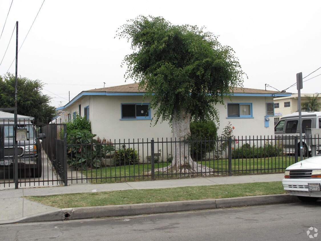 Foto del edificio - 14922-14924 Chadron Ave