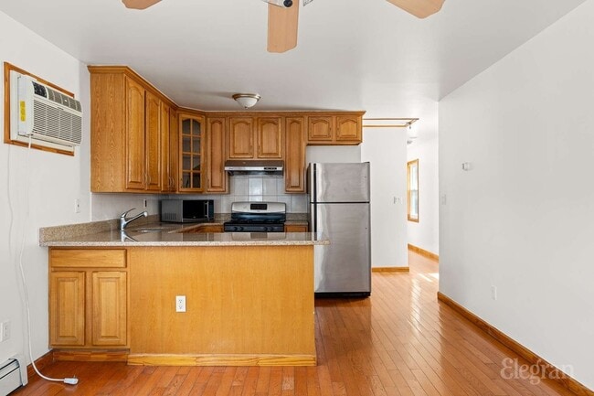 Foto del edificio - 42-85 Hampton Street Unit