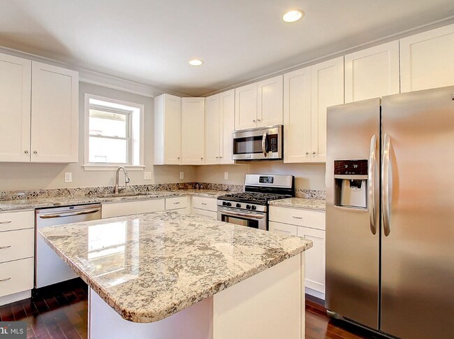 Foto del edificio - 3014 E Baltimore St