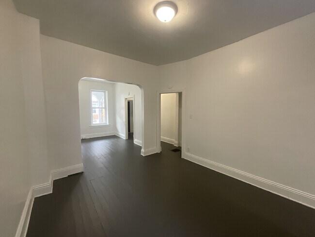 Foto del edificio - 829 W Poplar St