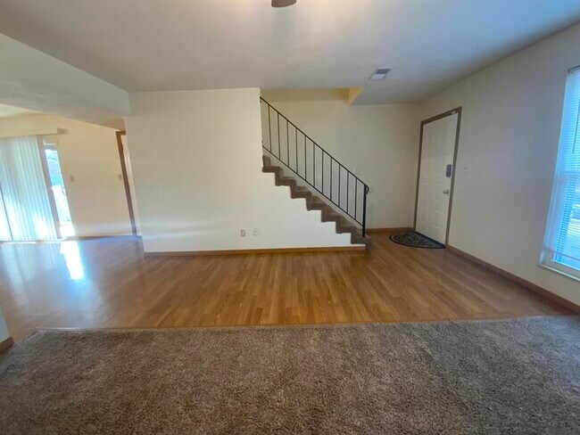 Building Photo - 704 Plankway Dr