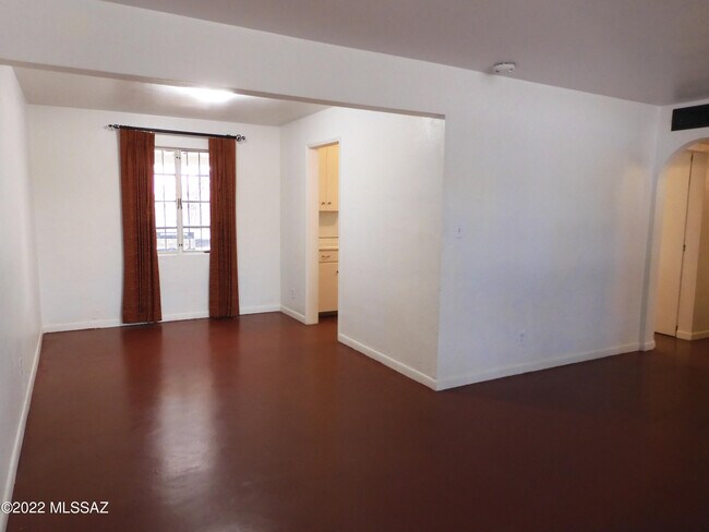 Building Photo - 720 N Irving Cir