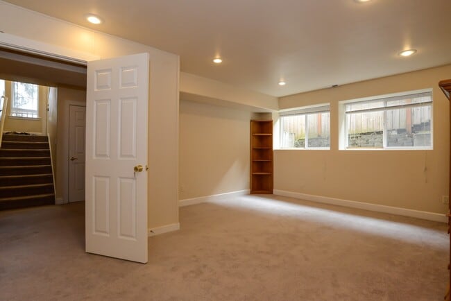 Building Photo - 2900 S Court St