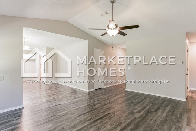 Foto del edificio - 490 Aster Ave