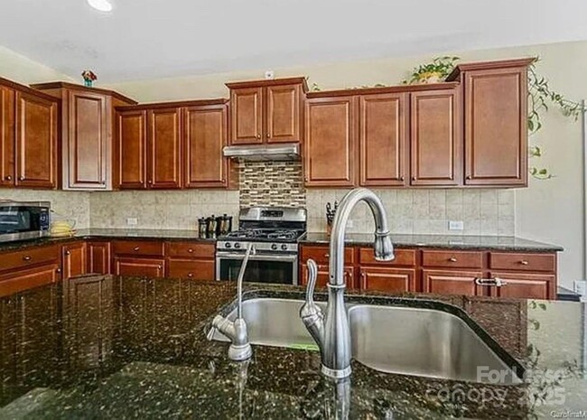 Foto del edificio - 8106 Mandeville Ct