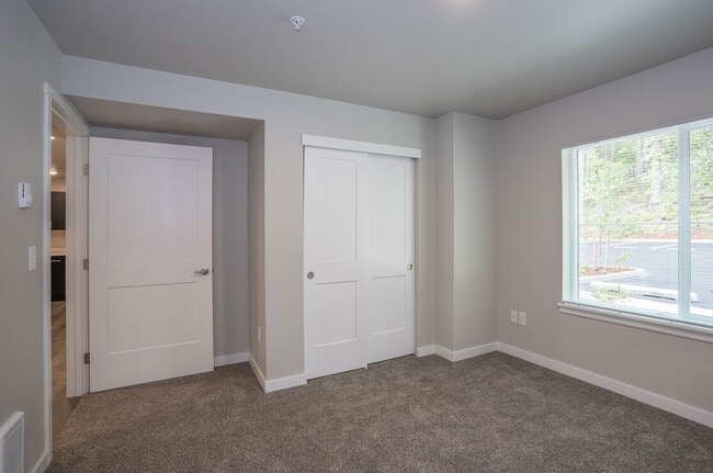 Building Photo - Hillside Apartments