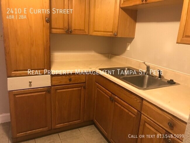 Foto del edificio - 2410 E Curtis St