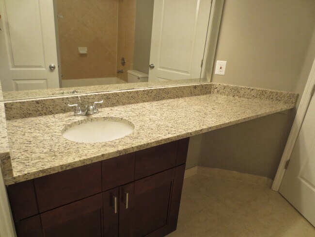 Building Photo - 2810 N Oakland Forest Dr