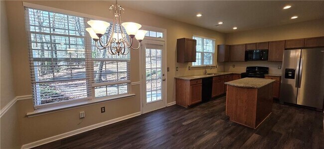 Foto del edificio - 2632 Pierce Brennen Ct NE