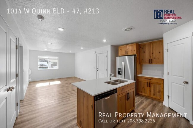 Foto del edificio - Brand New 3 Bedroom 2 Bath Apartment - Fib...