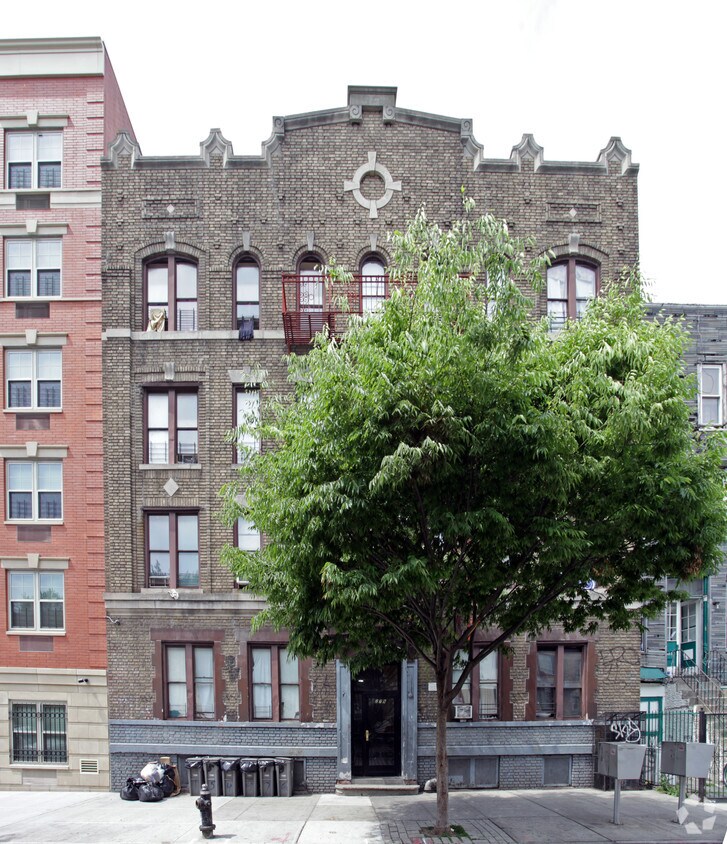 Building Photo - 279 Kosciuszko St