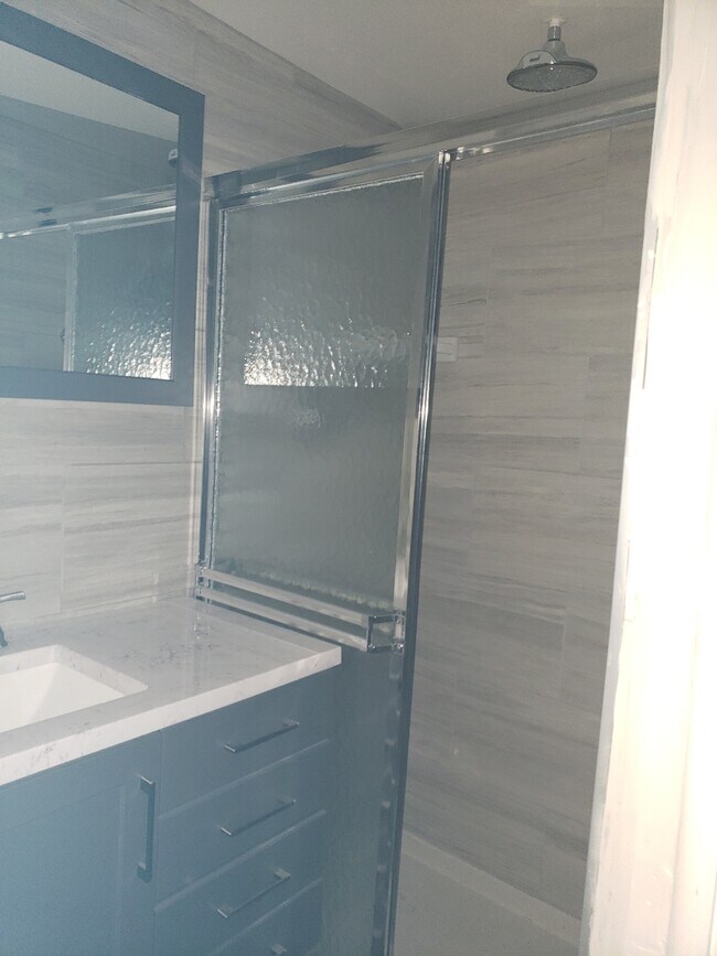 Shower - 6848 W 114th St