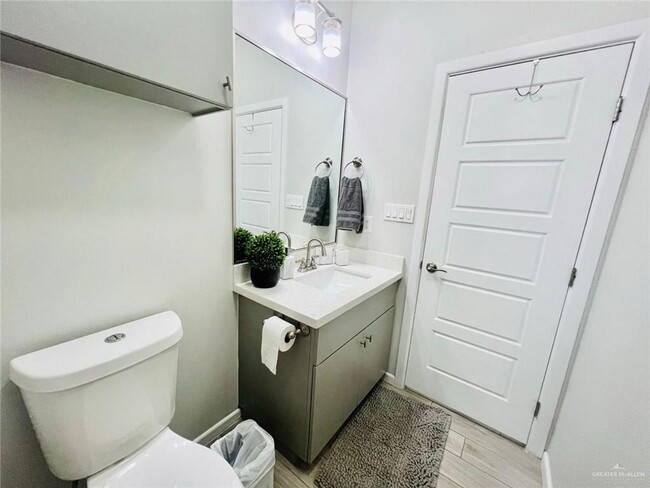 Foto del edificio - 16 Magnolia Ave