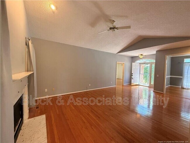 Foto del edificio - 995 Greenbriar Dr
